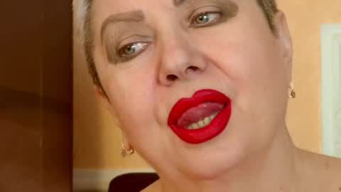 LADY POSH online show from May 12, 6:49 pm