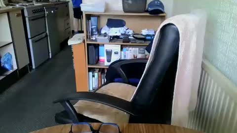 Snapshot of poshman65 chatting on December 22, 12:24 pm poshman65 online show from December 22, 12:24 pm