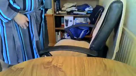 Snapshot of poshman65 chatting on January 7, 9:56 am poshman65 online show from January 7, 9:56 am