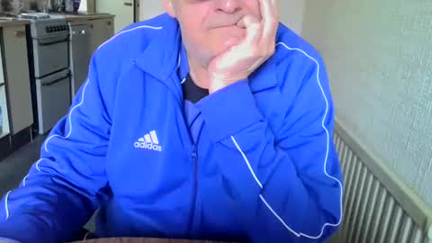 Snapshot of poshman65 chatting on February 5, 12:32 pm poshman65 online show from February 5, 12:32 pm