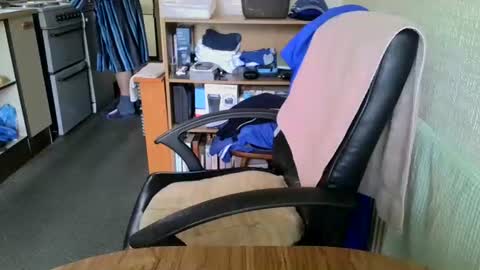 Snapshot of poshman65 chatting on February 19, 12:01 pm poshman65 online show from February 19, 12:01 pm