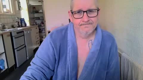 Snapshot of poshman65 chatting on February 23, 12:46 pm poshman65 online show from February 23, 12:46 pm