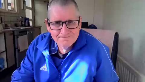 Snapshot of poshman65 chatting on February 24, 12:14 pm poshman65 online show from February 24, 12:14 pm