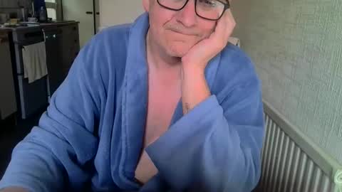 Snapshot of poshman65 chatting on April 9, 8:53 am poshman65 online show from April 9, 8:53 am