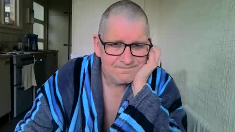 Snapshot of poshman65 chatting on April 12, 9:47 am poshman65 online show from April 12, 9:47 am