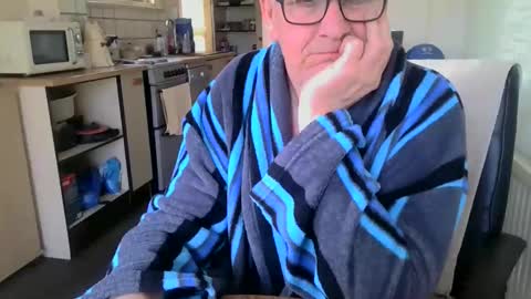 Snapshot of poshman65 chatting on April 13, 10:10 am poshman65 online show from April 13, 10:10 am