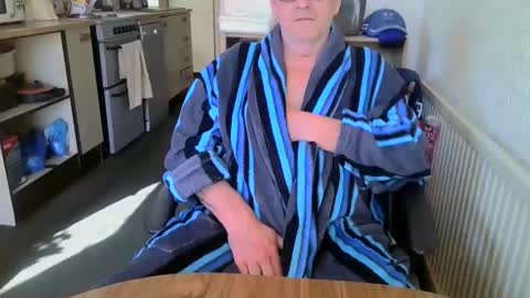 Snapshot of poshman65 chatting on April 14, 9:04 am poshman65 online show from April 14, 9:04 am