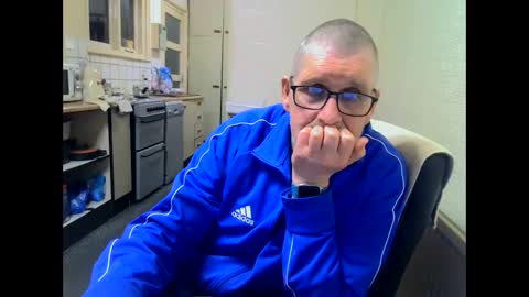 Snapshot of poshman65 chatting on April 15, 8:42 pm poshman65 online show from April 15, 8:42 pm