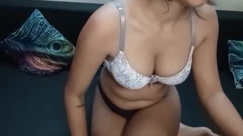 Snapshot of poulomi_das chatting on January 9, 6:17 am poulomi online show from January 9, 6:17 am