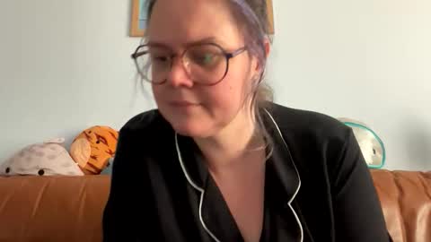 ppriestess online show from May 8, 12:10 pm