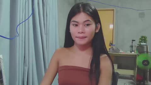 Snapshot of precious_athena chatting on February 6, 9:49 pm precious_athena online show from February 6, 9:49 pm
