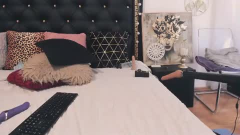 Snapshot of preciousailly chatting on June 29, 10:15 am Ailyn online show from June 29, 10:15 am