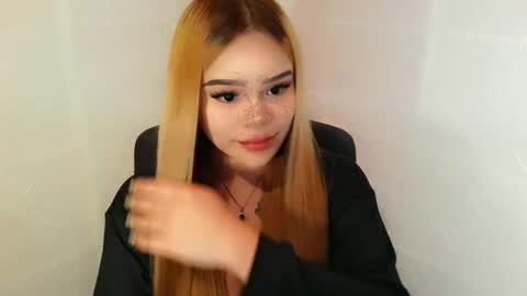 MAXXINE online show from December 4, 2:04 pm