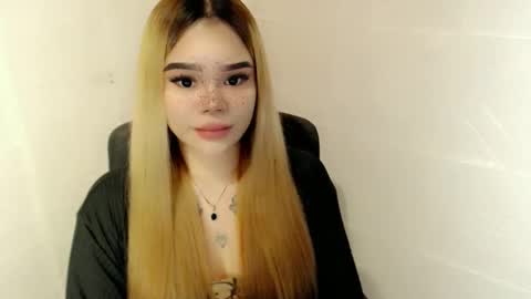 Snapshot of preciousangel69xxx chatting on February 6, 6:18 am MAXXINE online show from February 6, 6:18 am