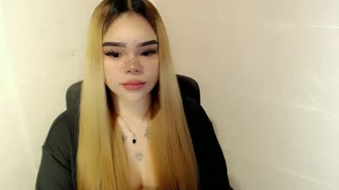 Snapshot of preciousangel69xxx chatting on February 12, 3:45 am MAXXINE online show from February 12, 3:45 am