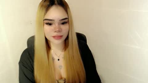 Snapshot of preciousangel69xxx chatting on February 14, 11:07 am MAXXINE online show from February 14, 11:07 am