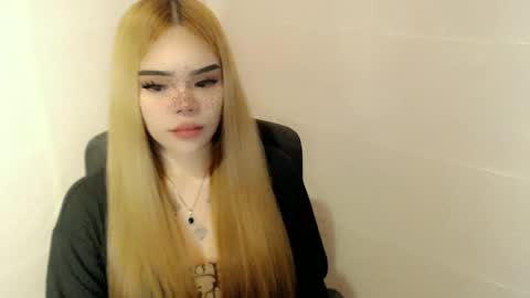 Snapshot of preciousangel69xxx chatting on June 14, 2:46 am MAXXINE online show from June 14, 2:46 am