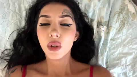 Snapshot of preciousmami chatting on September 28, 12:38 am preciousmami online show from September 28, 12:38 am