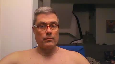 Snapshot of prendimisubito chatting on March 31, 9:15 pm prendimisubito online show from March 31, 9:15 pm