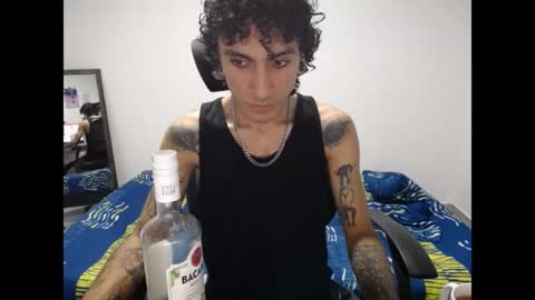 Snapshot of present_the_magic chatting on May 28, 5:05 am Plux online show from May 28, 5:05 am