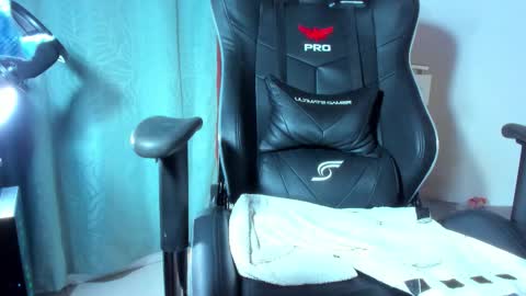 PRESSURE online show from March 5, 9:05 am