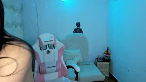 Snapshot of pretti_scarlett chatting on October 21, 11:44 am pretti scarlett online show from October 21, 11:44 am