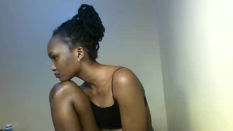 Snapshot of prettie_candy9 chatting on October 28, 3:21 am Prettie candy9 online show from October 28, 3:21 am