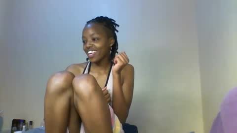 Snapshot of prettie_candy9 chatting on October 29, 12:18 pm Prettie candy9 online show from October 29, 12:18 pm