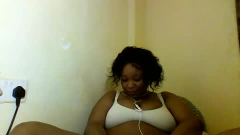 Snapshot of prettie_diva0 chatting on October 6, 12:19 am Prettie diva online show from October 6, 12:19 am