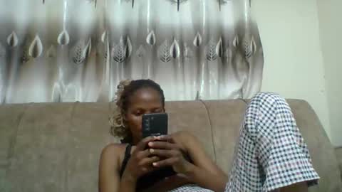 prettie_petitee online show from April 4, 6:27 pm