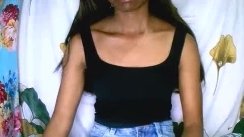 Snapshot of prettiethalia chatting on December 19, 9:16 am prettiethalia online show from December 19, 9:16 am