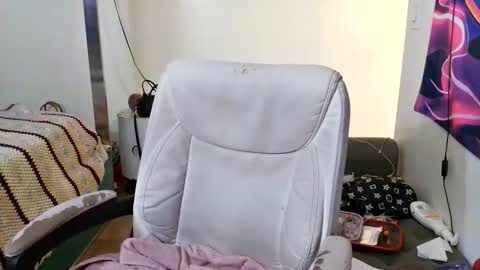 Yasmine pretty online show from December 14, 11:20 pm