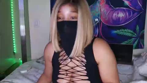 Snapshot of pretty69queen chatting on May 20, 9:54 pm Yasmine pretty online show from May 20, 9:54 pm