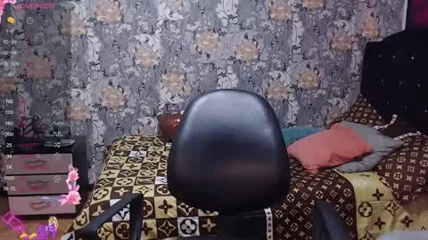 pretty_cristal22 online show from April 25, 1:41 pm
