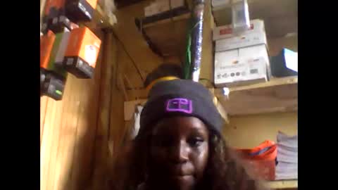 Snapshot of pretty_curvy99 chatting on March 1, 1:02 pm pretty_curvy99 online show from March 1, 1:02 pm