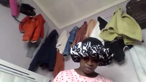 Snapshot of pretty_curvy99 chatting on March 2, 7:32 pm pretty_curvy99 online show from March 2, 7:32 pm