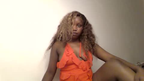 Snapshot of pretty_curvy99 chatting on March 21, 6:33 pm pretty_curvy99 online show from March 21, 6:33 pm