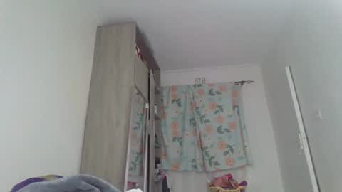 Snapshot of pretty_curvy99 chatting on April 3, 8:51 pm pretty_curvy99 online show from April 3, 8:51 pm