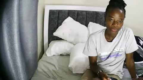 Snapshot of pretty_dalvin chatting on February 17, 7:42 pm pretty_dalvin online show from February 17, 7:42 pm