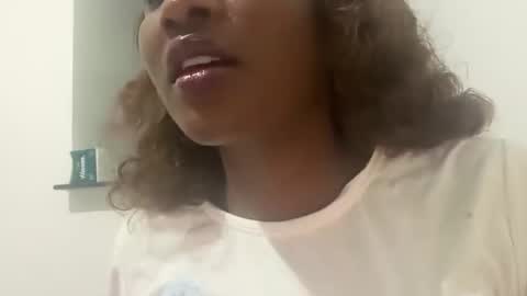 independent model online show from September 19, 9:15 pm