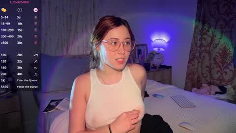 Snapshot of pretty_in_p1nk chatting on December 6, 5:53 am Sophie online show from December 6, 5:53 am