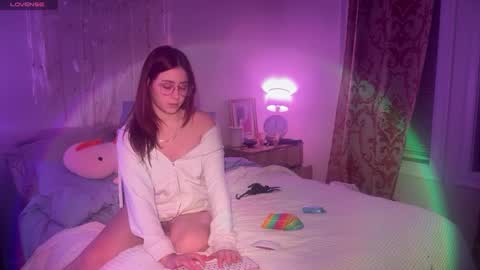 Snapshot of pretty_in_p1nk chatting on December 12, 3:43 am Sophie online show from December 12, 3:43 am