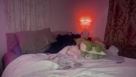 Snapshot of pretty_in_p1nk chatting on January 29, 3:44 am Sophie online show from January 29, 3:44 am
