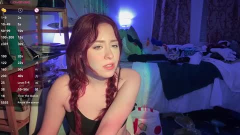 Snapshot of pretty_in_p1nk chatting on February 12, 12:48 am Sophie online show from February 12, 12:48 am