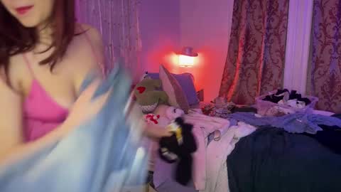 Snapshot of pretty_in_p1nk chatting on February 27, 1:05 am Sophie online show from February 27, 1:05 am