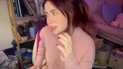 Snapshot of pretty_in_p1nk chatting on February 28, 1:37 am Sophie online show from February 28, 1:37 am