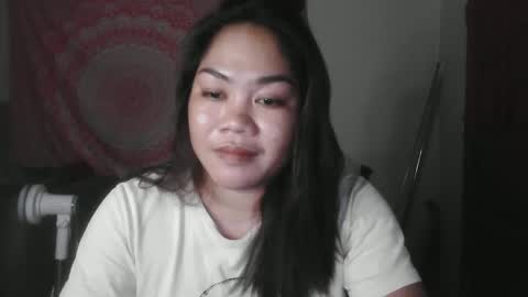 Snapshot of pretty_jewel05 chatting on February 16, 4:21 pm pretty_jewel05 online show from February 16, 4:21 pm