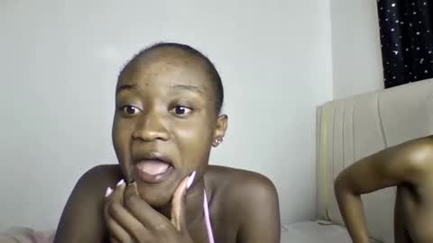 pretty luv1 online show from April 1, 7:33 pm