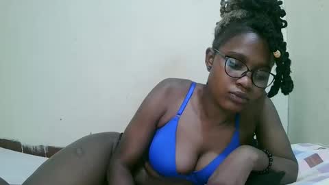 pretty_mellan online show from January 25, 11:02 am