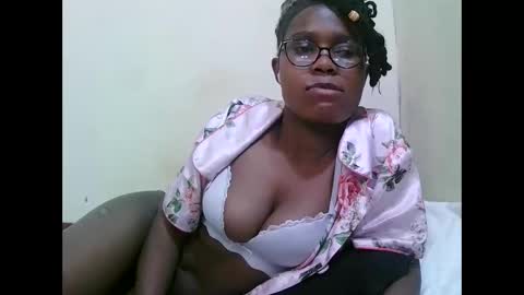 pretty_mellan online show from January 26, 11:50 pm